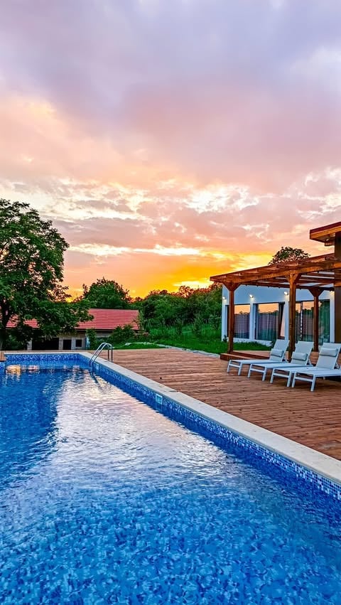Piscină privată exterioară la Reședință Aurorae - perfectă pentru burlăcițe și evenimente